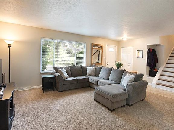 3rd image of 6053 Paisley Dr