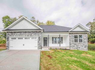 914 N McAdoo St, Clinton, TN 37716