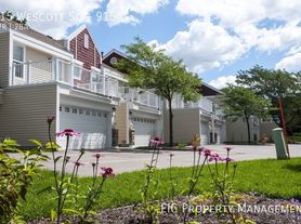 903 Wescott Sq, Saint Paul, MN