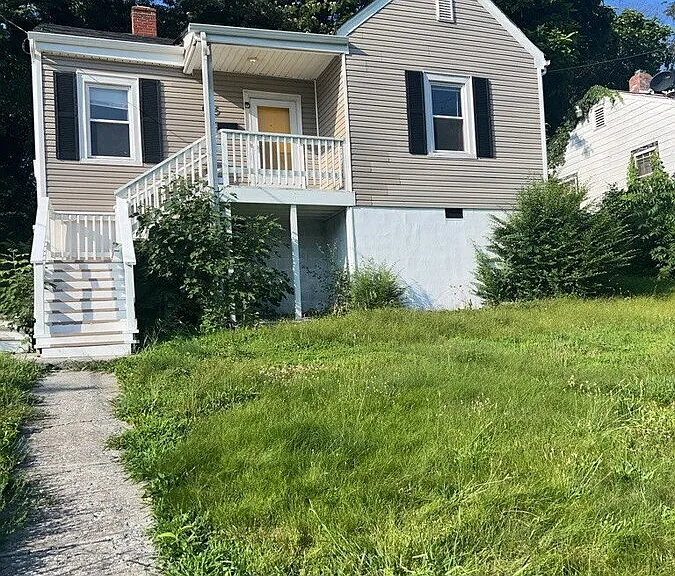 925 Kellogg Ave NW — Photo 1