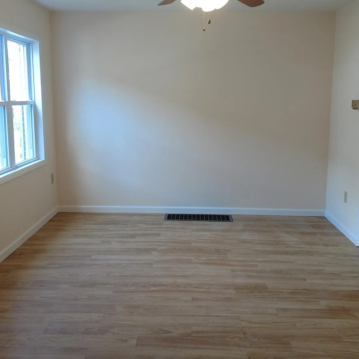 3 bed, 1324 sqft, $1,325 — Photo 4
