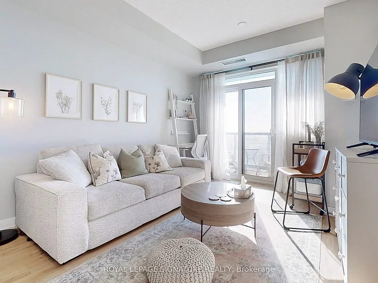 8 Trent Ave #821 — Photo 1