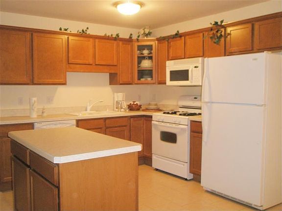 4th image of 9101 Kennedy Ave Unit 1-D