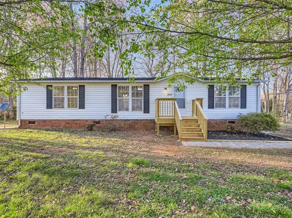 2874 Durango St, Claremont, NC 28610