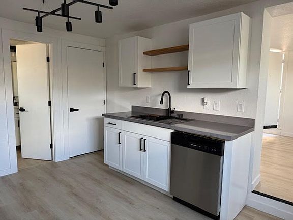 3rd image of 638-644 E 4th St #Df48b9269
