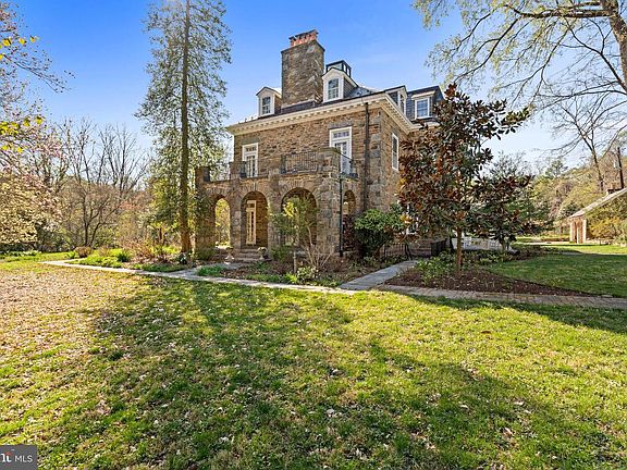 4th image of 2325 Porter St NW