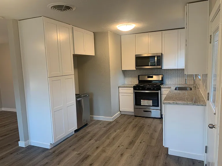 10004 Olmos Dr — Photo 10