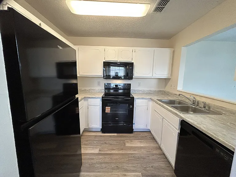 350 Beverly St #123 — Photo 3