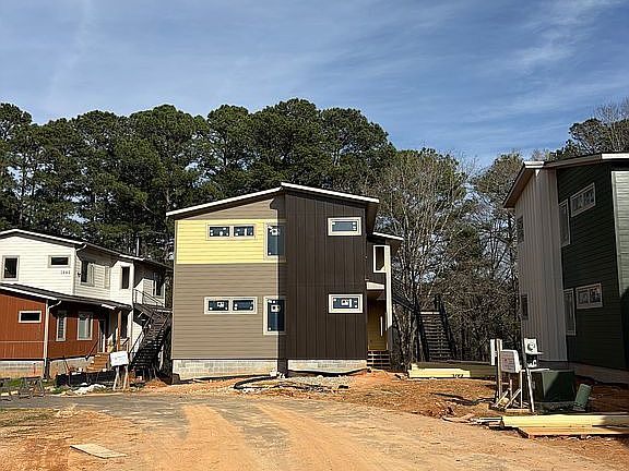 2nd image of 3858 Rivermont Rd