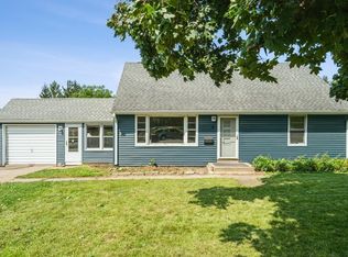 703 40th St SE, Cedar Rapids, IA 52403