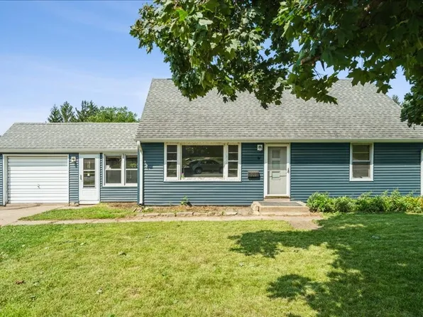 703 40th St SE, Cedar Rapids, IA 52403