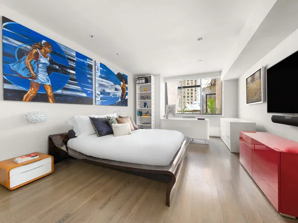 301 East 52nd Street image 14 of 16