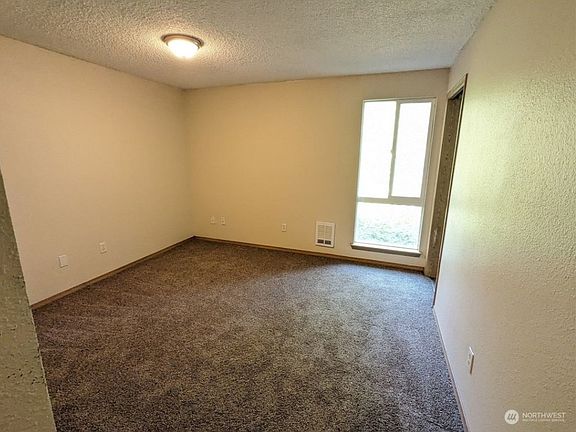 5th image of 4908 110th Avenue Ct E #0