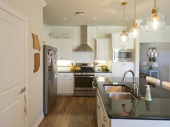 Beautiful kitchen with pulls