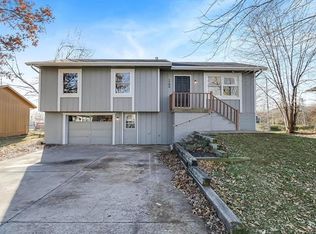 1508 Hawthorn Cir, Pleasant Hill, MO 64080