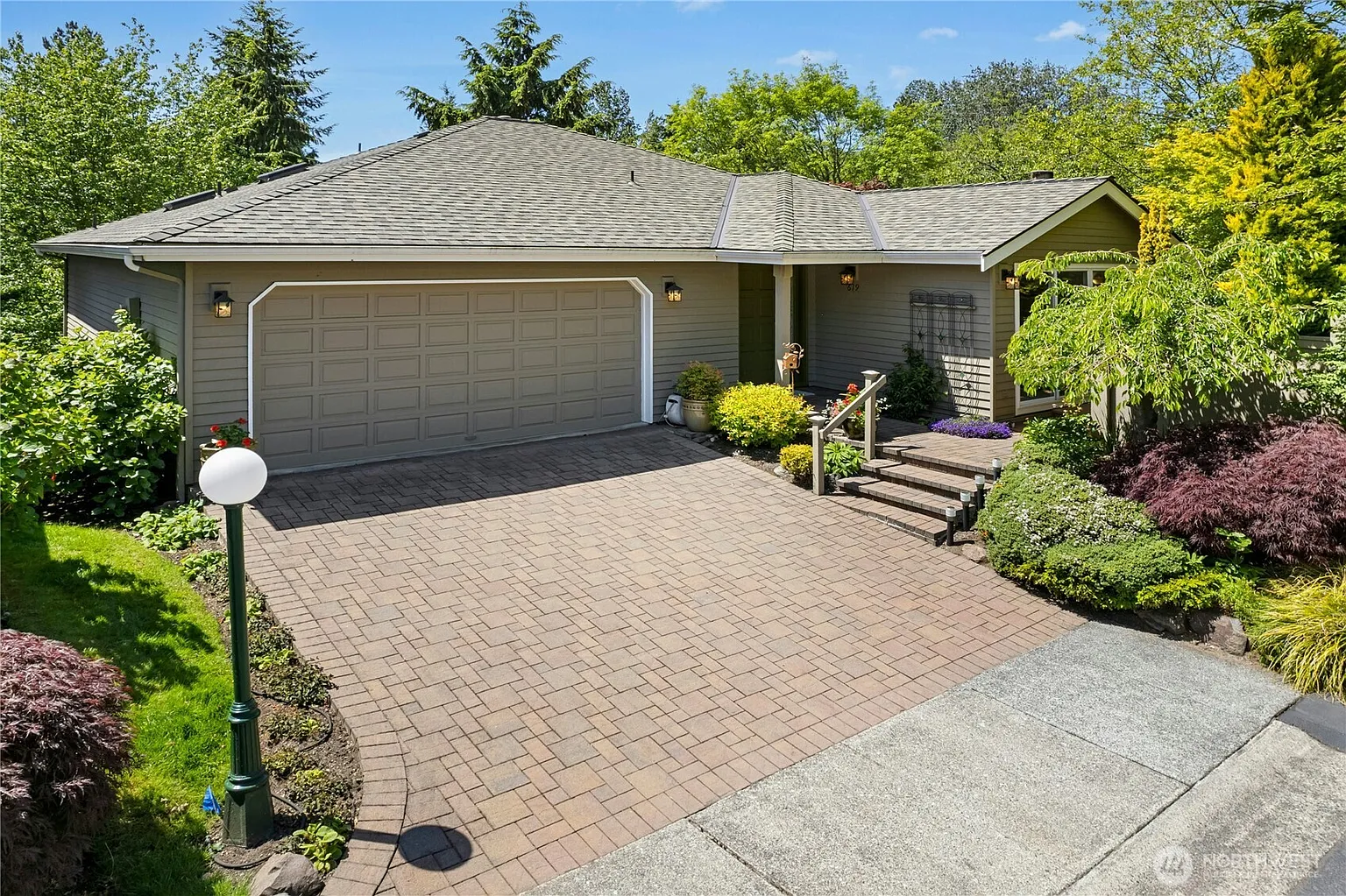 619 Elm Place photo 1
