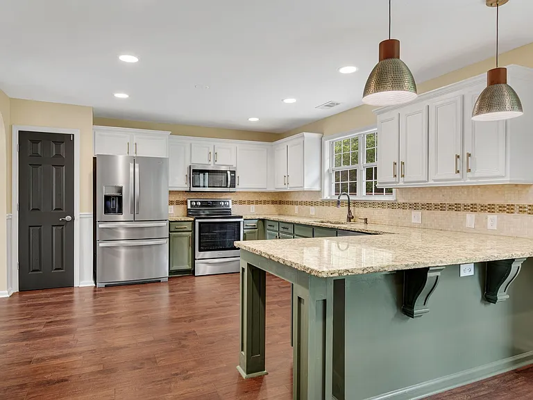 1735 Berry Ct — Photo 9
