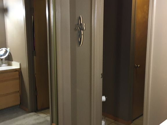 3rd image of 2225 Country Meadows Dr