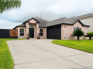 5211 Westchester Dr, Laredo, TX 78043