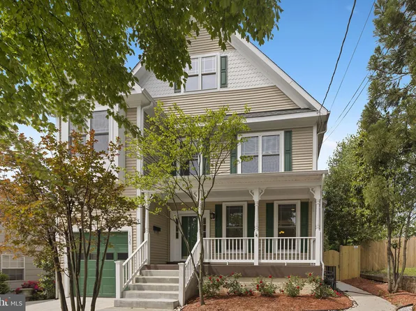 1930 N Dinwiddie St, Arlington, VA 22207