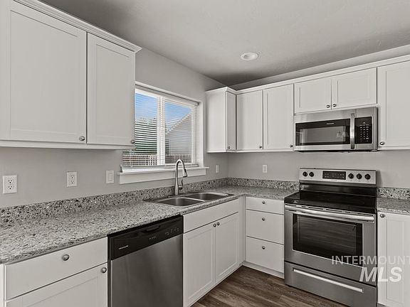 5th image of 4822 Charmae St