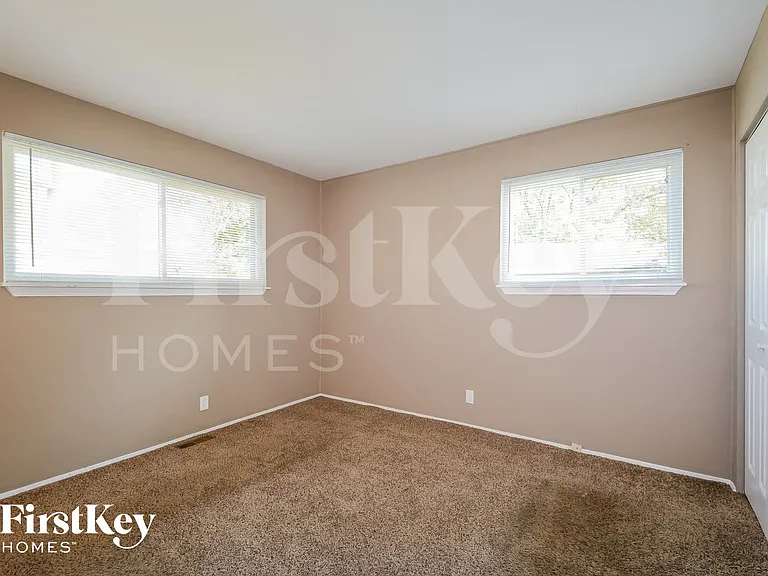 385 Humes Ln — Photo 9
