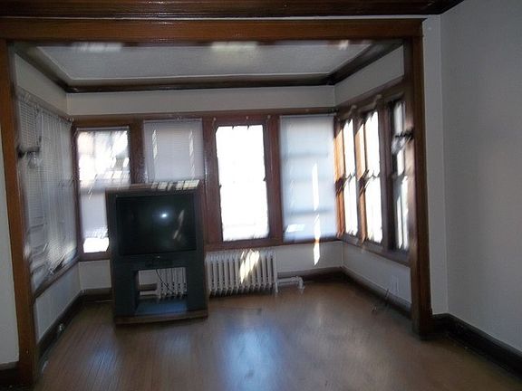 5th image of 10544 S Avenue H
