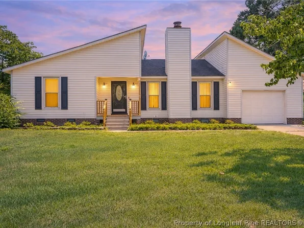 3391 Hawthorne St, Hope Mills, NC 28348