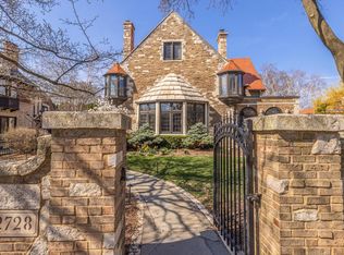 2728 E Newton Ave, Shorewood, WI 53211