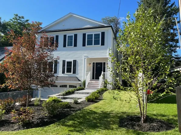 9 Bartlett Ave, Lexington, MA 02420