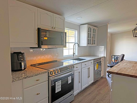 2nd image of 4768 Lobelia Road