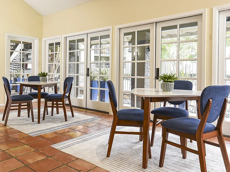 Deer Oaks Apartments — Photo 6