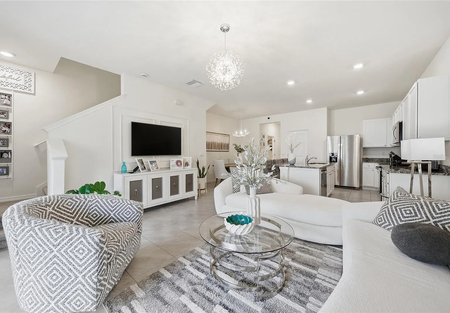 3 bed, 2.5 bath, 1673 sqft, $2,600 — Photo 2