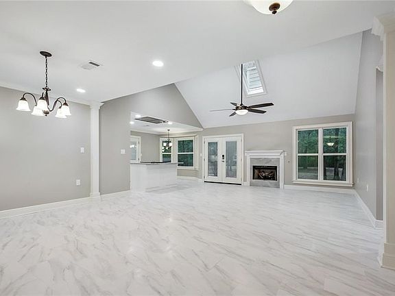 4th image of 31 Hyacinth Dr