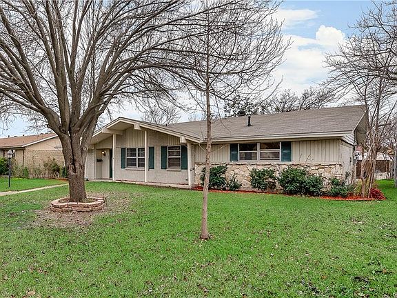 3rd image of 2823 Lambert Dr