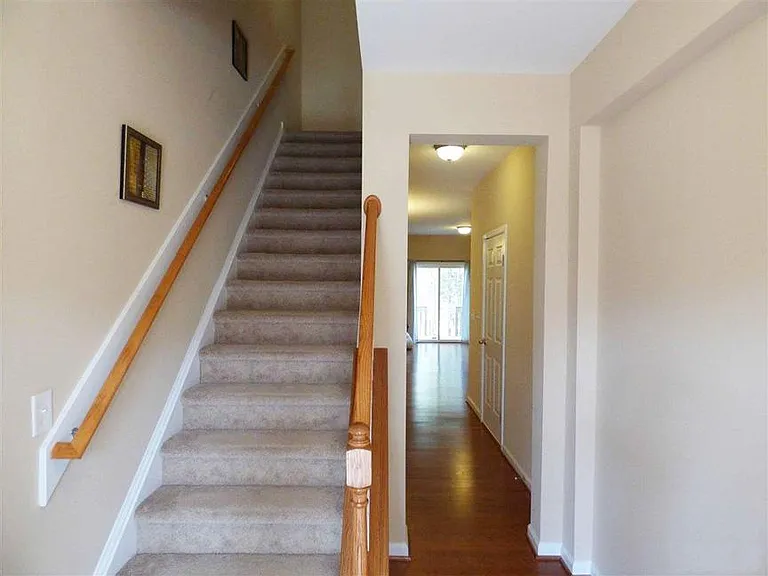 1622 Holly Grove Way — Photo 2