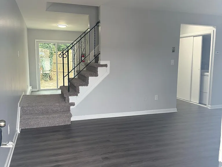 7 Potomac Ave — Photo 3