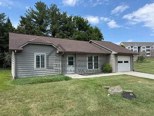 713 Lakeview Cir Photo 1