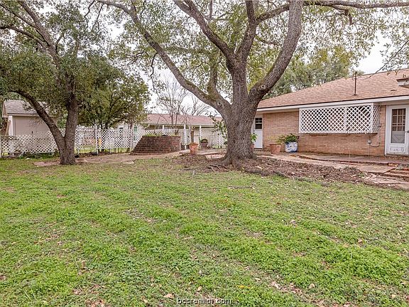 2nd image of 1007 S Dexter Dr