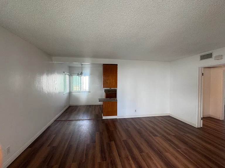 212 E Tamarack Ave #6 — Photo 13
