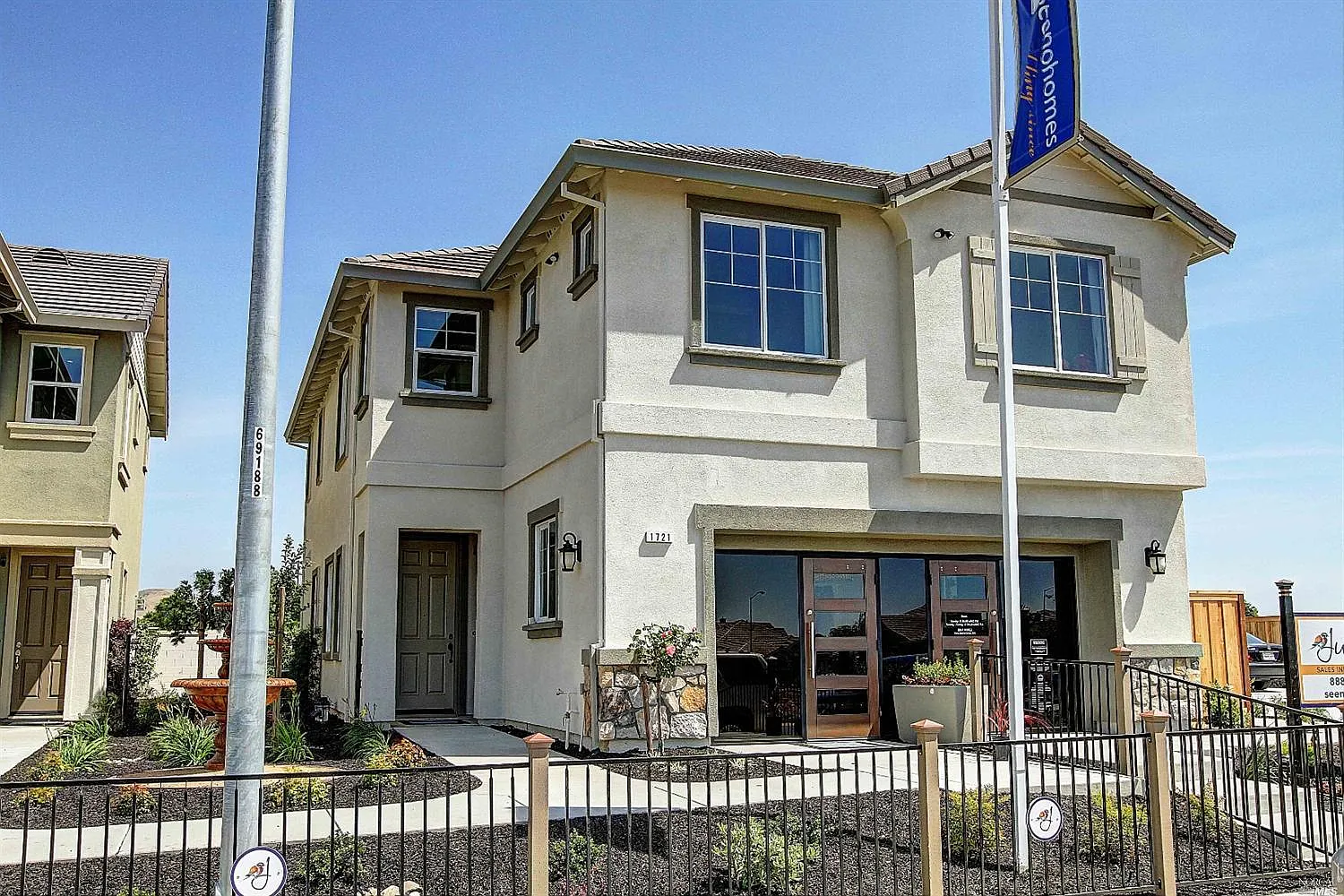 1705 Carswell Ln photo 1