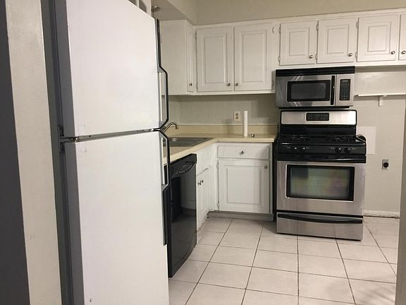 4th image of 5844 Hallridge Cir APT A