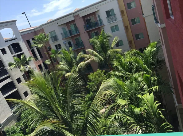 6001 SW 70th St APT 620, South Miami, FL 33143