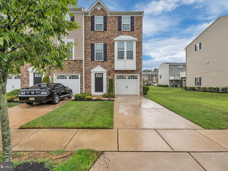 111 Village Green Ln