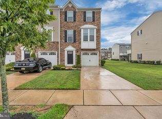111 Village Green Ln, Sicklerville, NJ 08081