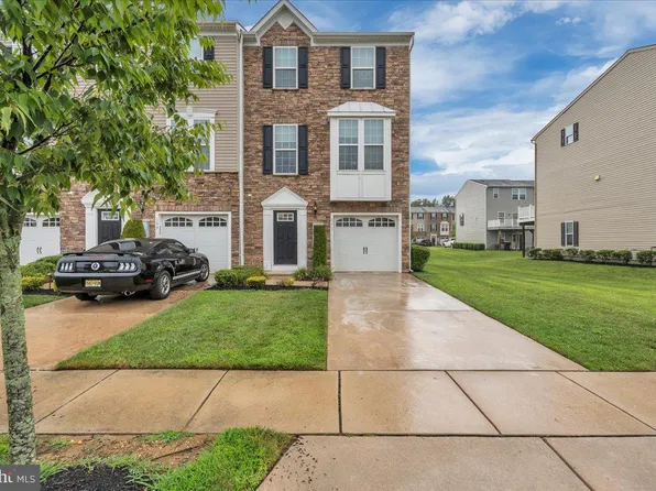 111 Village Green Ln, Sicklerville, NJ 08081