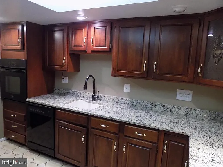 702 Towne Center Dr — Photo 11