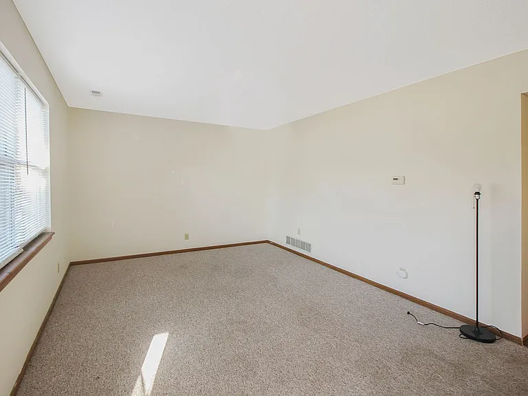 1207 Spurgeon Ct — Photo 6