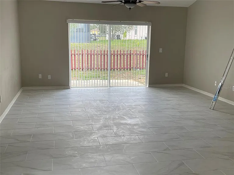 712 Brayton Ln — Photo 5