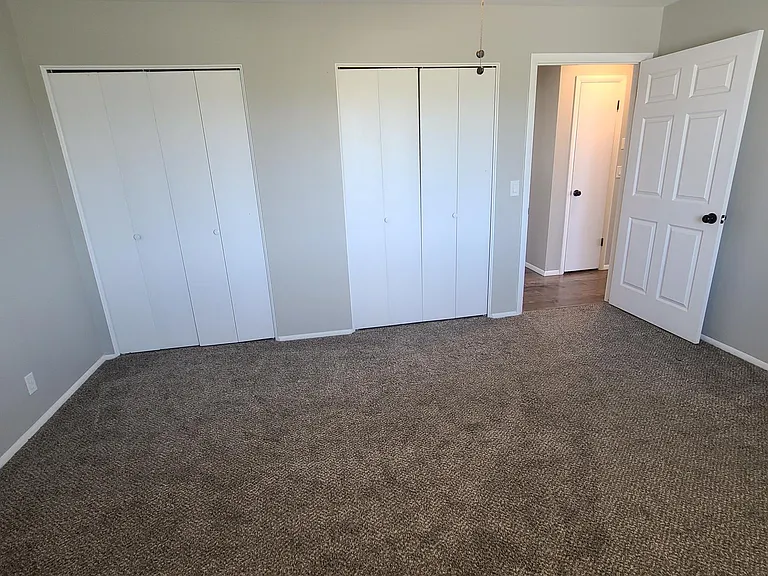 940 W Red Oaks Dr — Photo 24